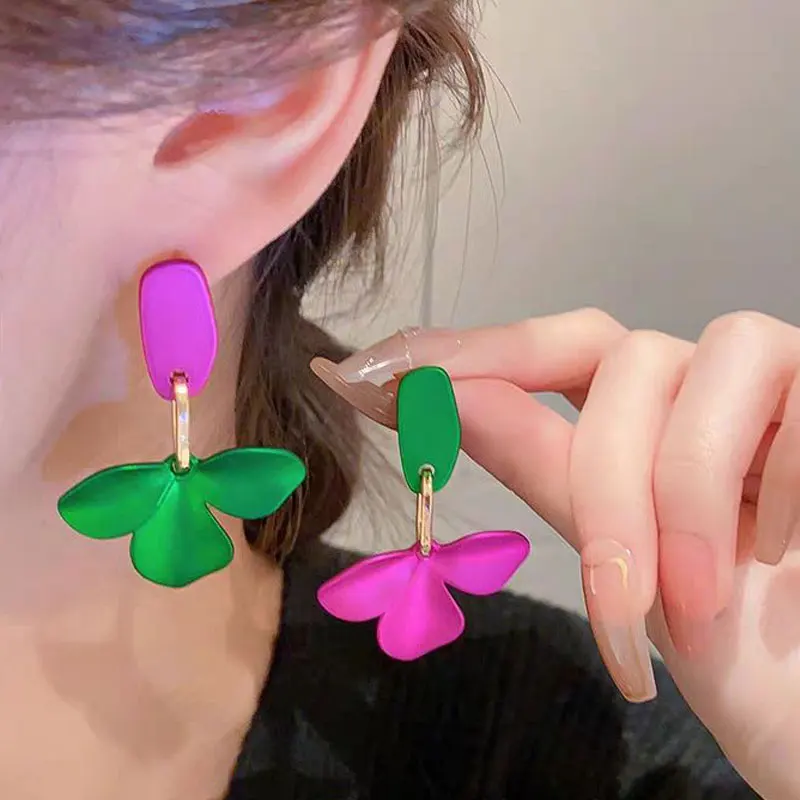

Exaggerated Colored Petal Earrings Purple Green Gold Luxurious Eardrop Fashion Unique Exquisite Painted Ear Pendants For Women
