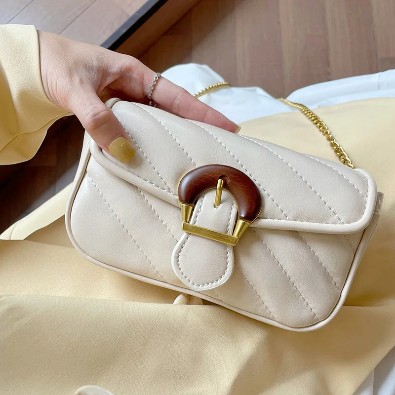10x17x6cm New Fashion One Shoulder Shell Shape with Button Bags Women Package White Ladies Handbags
10x17x6cm New Fashion One Shoulder Shell Shape with Button Bags Women Package White Ladies Handbags