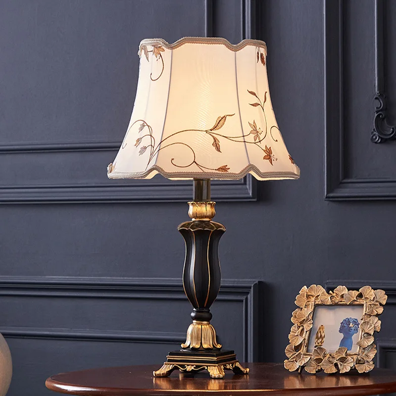 

Ретро Винтажная настольная лампа из смолы для спальни прикроватная лампа Классическая Роскошная американская настольная лампа для кабинета гостиной