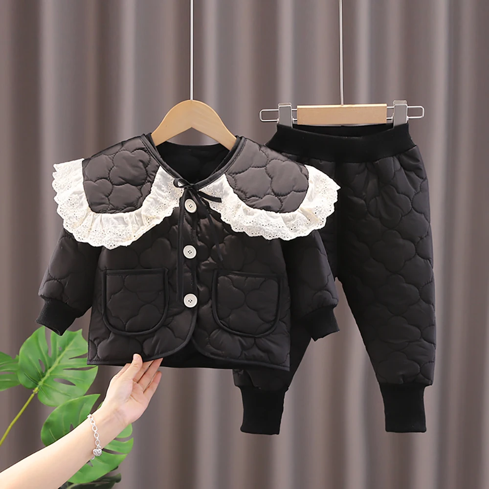 2-6Y Girls Cotton Clothes Sets Winter Detachable Lace Turn Down Collar Kids Quilted Coat+Pants 2Pcs Thick Warm Children Clothing
2-6Y Girls Cotton Clothes Sets Winter Detachable Lace Turn Down Collar Kids Quilted Coat+Pants 2Pcs Thick Warm Children Clothing