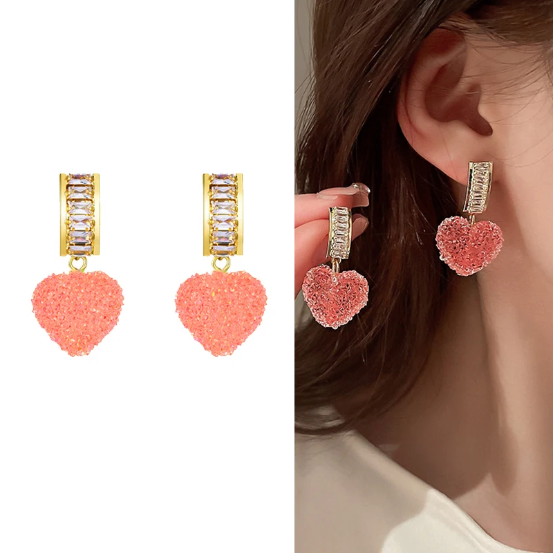 Женские серьги-подвески в форме сердца, с кристаллами 
Женские серьги-подвески в форме сердца, с кристаллами