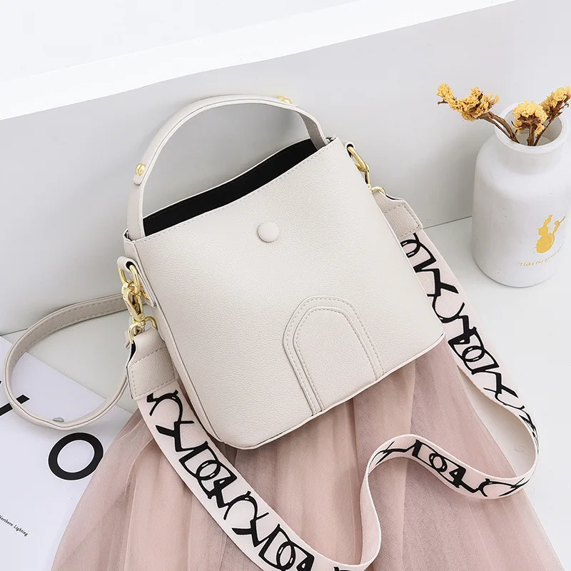 AFKOMST Trendy and fashionable bucket bags: Korean-style shoulder, cross-body, and handbags, suitable for spring and summer.
AFKOMST Trendy and fashionable bucket bags: Korean-style shoulder, cross-body, and handbags, suitable for spring and summer.