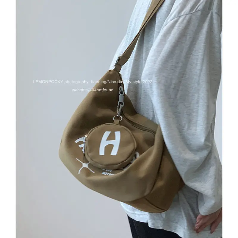 Корейская холщовая сумка-мессенджер, черная Вместительная женская сумка на плечо, модная школьная тканевая сумка-Кроссбоди с кошельком, 2022
Корейская холщовая сумка-мессенджер, черная Вместительная женская сумка на плечо, модная школьная тканевая сумка-Кроссбоди с кошельком, 2022