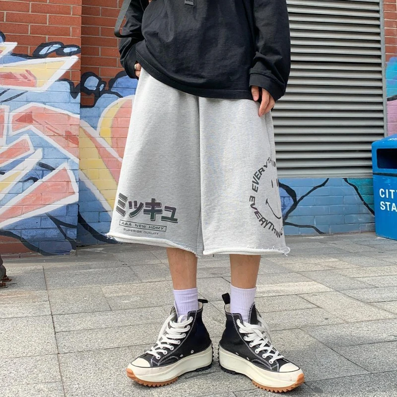 Smiley Shorts 22SS Summer Men's Reflective Design Printed Loose Shorts Ladies Street Trend Gothic Casual Shorts Couple Pants
Smiley Shorts 22SS Summer Men's Reflective Design Printed Loose Shorts Ladies Street Trend Gothic Casual Shorts Couple Pants