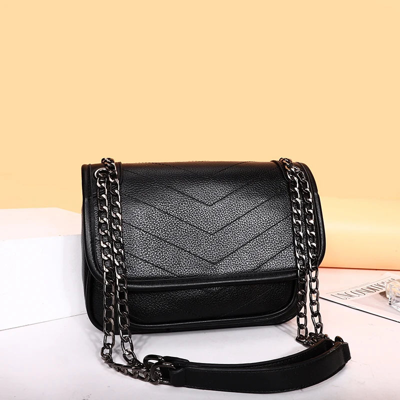 Genuine Leather Woman Chain Shoulder Bag Fashion Design Handbag Ladies Crossbody Bag High Quality Messenger Bag Casual Totes
Genuine Leather Woman Chain Shoulder Bag Fashion Design Handbag Ladies Crossbody Bag High Quality Messenger Bag Casual Totes