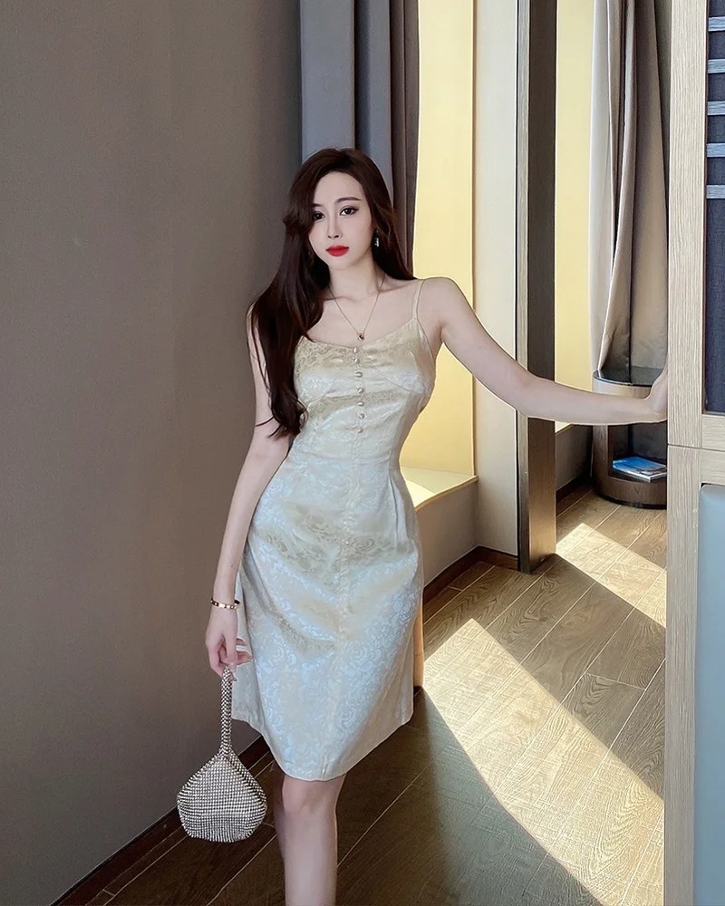 2023 Summer New Fashion Temperament All-match Casual Sexy Backless Suspenders Sexy Waist and Slim A-line Dress
2023 Summer New Fashion Temperament All-match Casual Sexy Backless Suspenders Sexy Waist and Slim A-line Dress