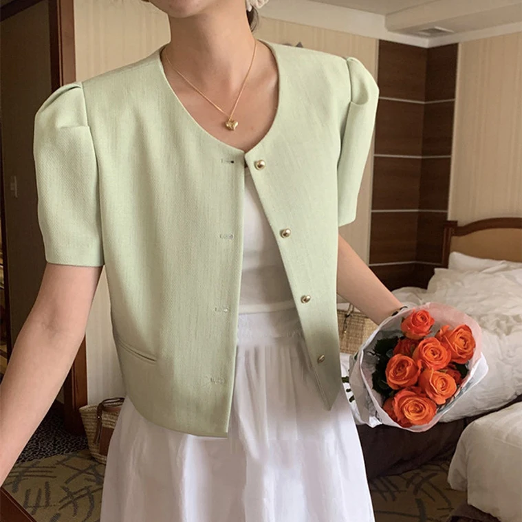 Summer French temperament round neck metal single breasted loose everything small fragrance wind short sleeve coat female
Summer French temperament round neck metal single breasted loose everything small fragrance wind short sleeve coat female