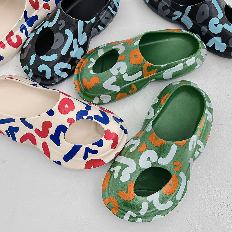 Non-slip slippers female summer wear soft spring pair sandals autumn net red deodorant breathable printed Hole hole shoes male
Non-slip slippers female summer wear soft spring pair sandals autumn net red deodorant breathable printed Hole hole shoes male