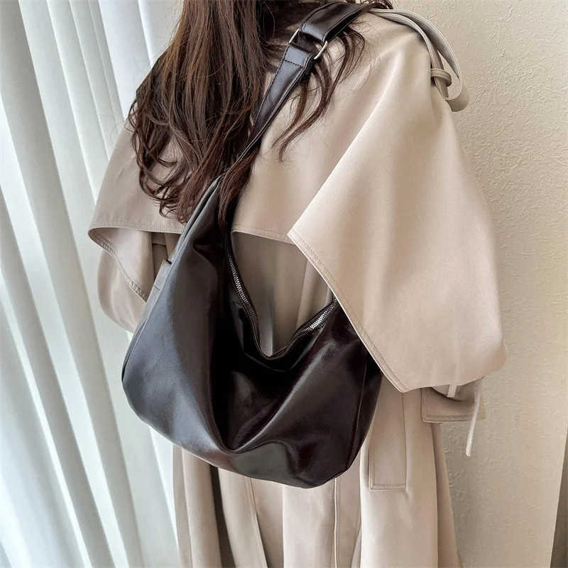 Presale Ladies Large Capacity Underarm Bag Solid Casual Dumpling Bag Women PU Leather Chic Shoulder Bag Commuting Tote Pack
Presale Ladies Large Capacity Underarm Bag Solid Casual Dumpling Bag Women PU Leather Chic Shoulder Bag Commuting Tote Pack