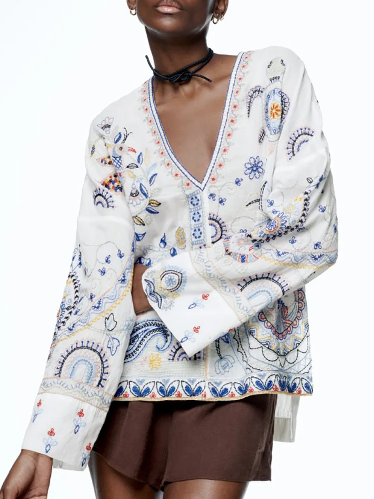 Kumsvag 2022 Summer Women Loose Blouses Shirts Tops Smock Fashion Floral Embroidery V-Neck Female Elegant Street Top Clothing
Kumsvag 2022 Summer Women Loose Blouses Shirts Tops Smock Fashion Floral Embroidery V-Neck Female Elegant Street Top Clothing