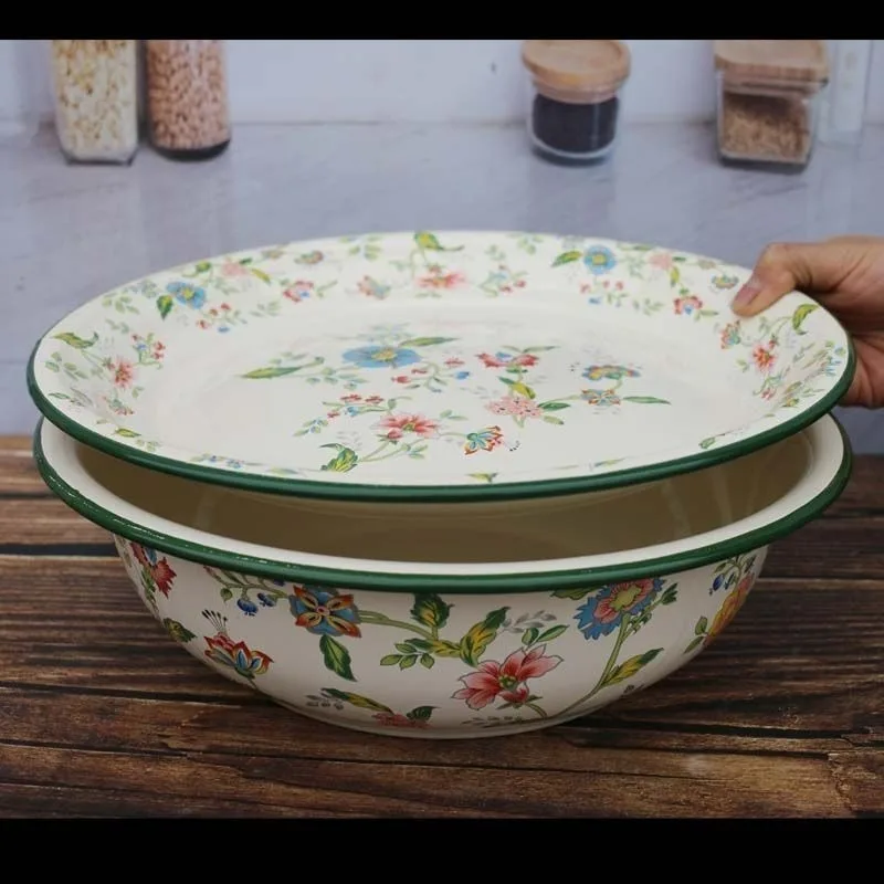 Эмалированная раковина с крышкой винтажного стиля
Эмалированная раковина с крышкой винтажного стиля