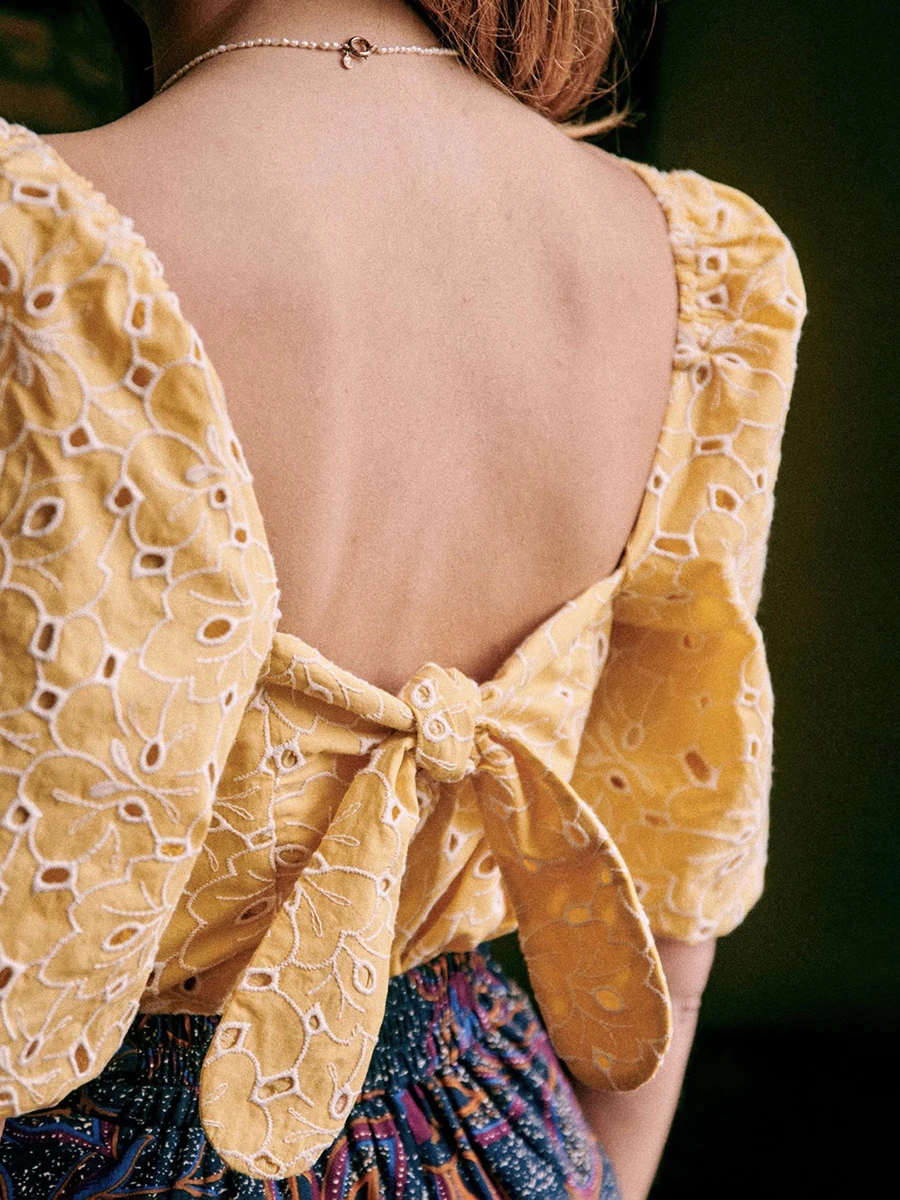 Embroidered Hollow Blouse Women Vintage Puff Sleeve Square Neck Cotton Open Back Tie Shirt Femme Elegant Chic Chemises Pullover
Embroidered Hollow Blouse Women Vintage Puff Sleeve Square Neck Cotton Open Back Tie Shirt Femme Elegant Chic Chemises Pullover