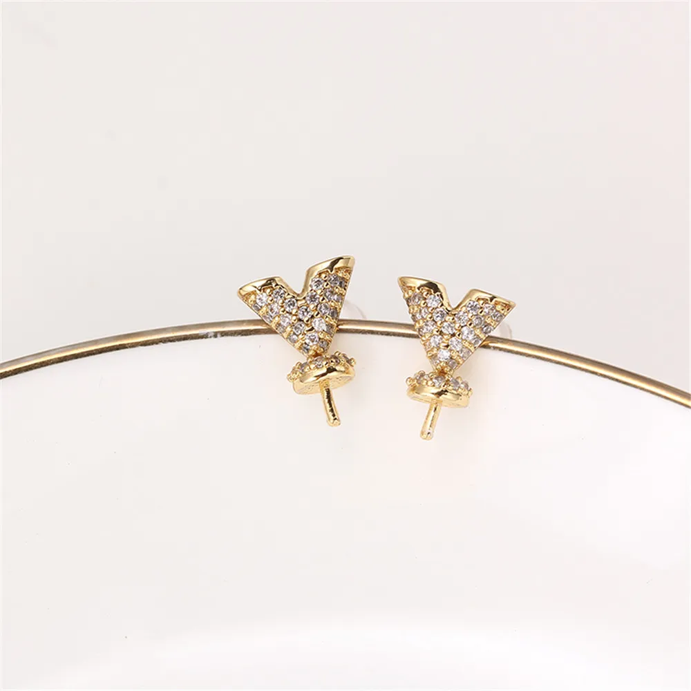 14K gold wrapped color preserving V-shaped micro inlaid zircon S925 silver needle Earrings DIY accessories Earrings female
14K gold wrapped color preserving V-shaped micro inlaid zircon S925 silver needle Earrings DIY accessories Earrings female