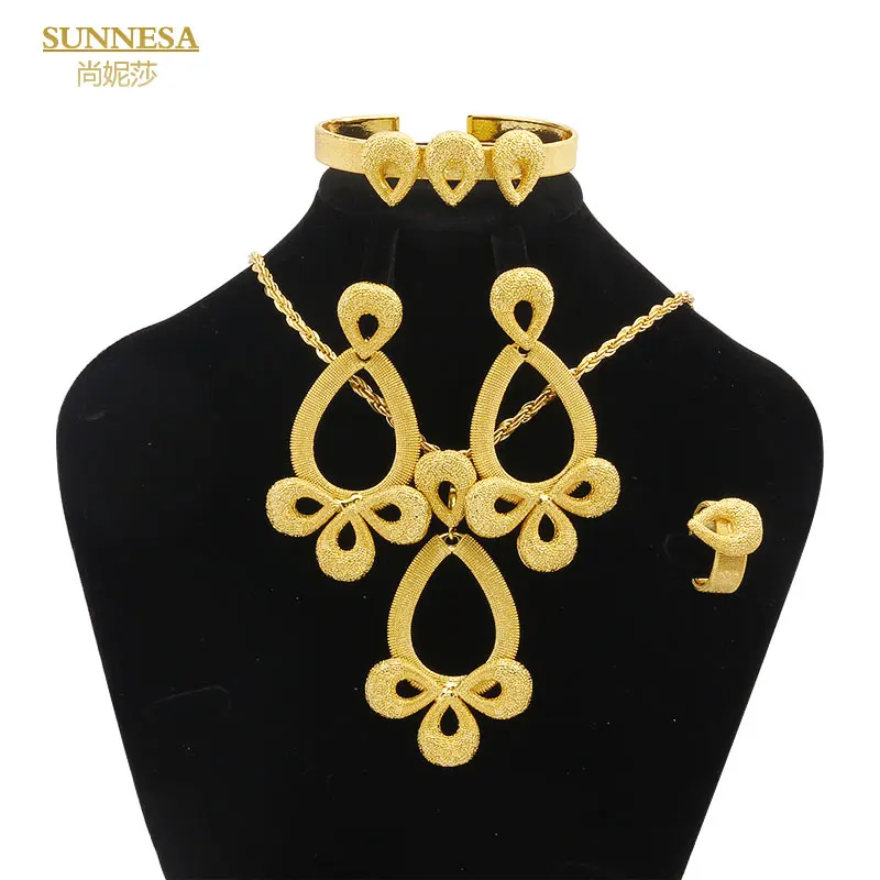 SUNNESA Italian 18k Gold Color Necklace Earrings Bracelet Set for Women Luxury Dubai Jewelry Sets African Wedding Party Gift
SUNNESA Italian 18k Gold Color Necklace Earrings Bracelet Set for Women Luxury Dubai Jewelry Sets African Wedding Party Gift