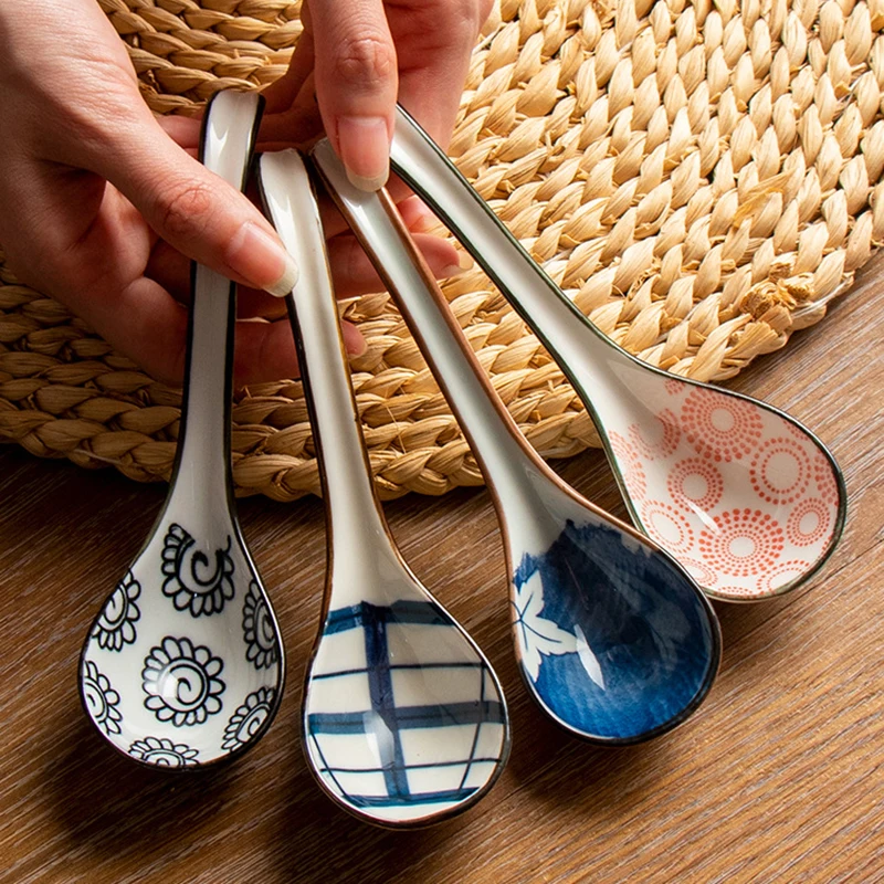Ceramic soup spoon Japanese Noodles Rice Spoons Blue Pattern Porcelain Short Handle Spoons
Ceramic soup spoon Japanese Noodles Rice Spoons Blue Pattern Porcelain Short Handle Spoons