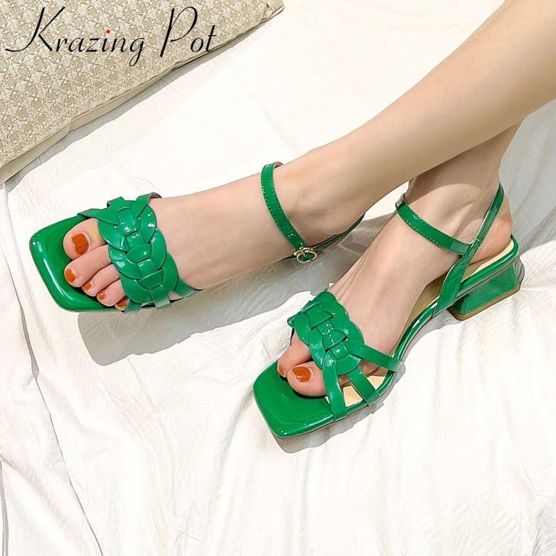 Krazing Pot 2022 summer hot sale big size 43 patent leather peep toe med heel young lady daily wear fashion women sandals L05
Krazing Pot 2022 summer hot sale big size 43 patent leather peep toe med heel young lady daily wear fashion women sandals L05