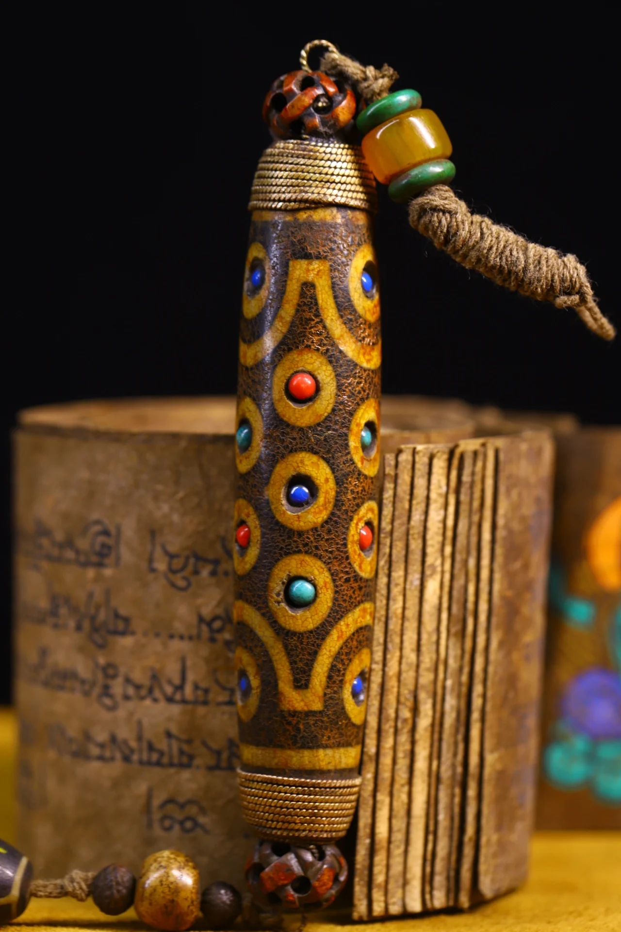 5" Tibetan Temple Collection Old natural agate mosaic Gem Dzi Beads Amulet pendant Buddhist utensils Town house Exorcism
5" Tibetan Temple Collection Old natural agate mosaic Gem Dzi Beads Amulet pendant Buddhist utensils Town house Exorcism