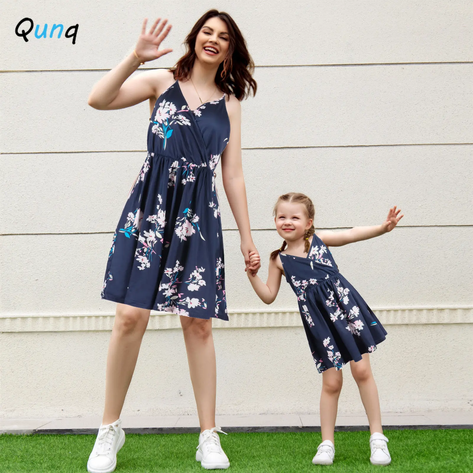 

Qunq Summer Parent-Child Outfit V Neck Floral Sleeveless Sling Casual Holiday Princess Dress Mommy And Daughter Matching Clothes