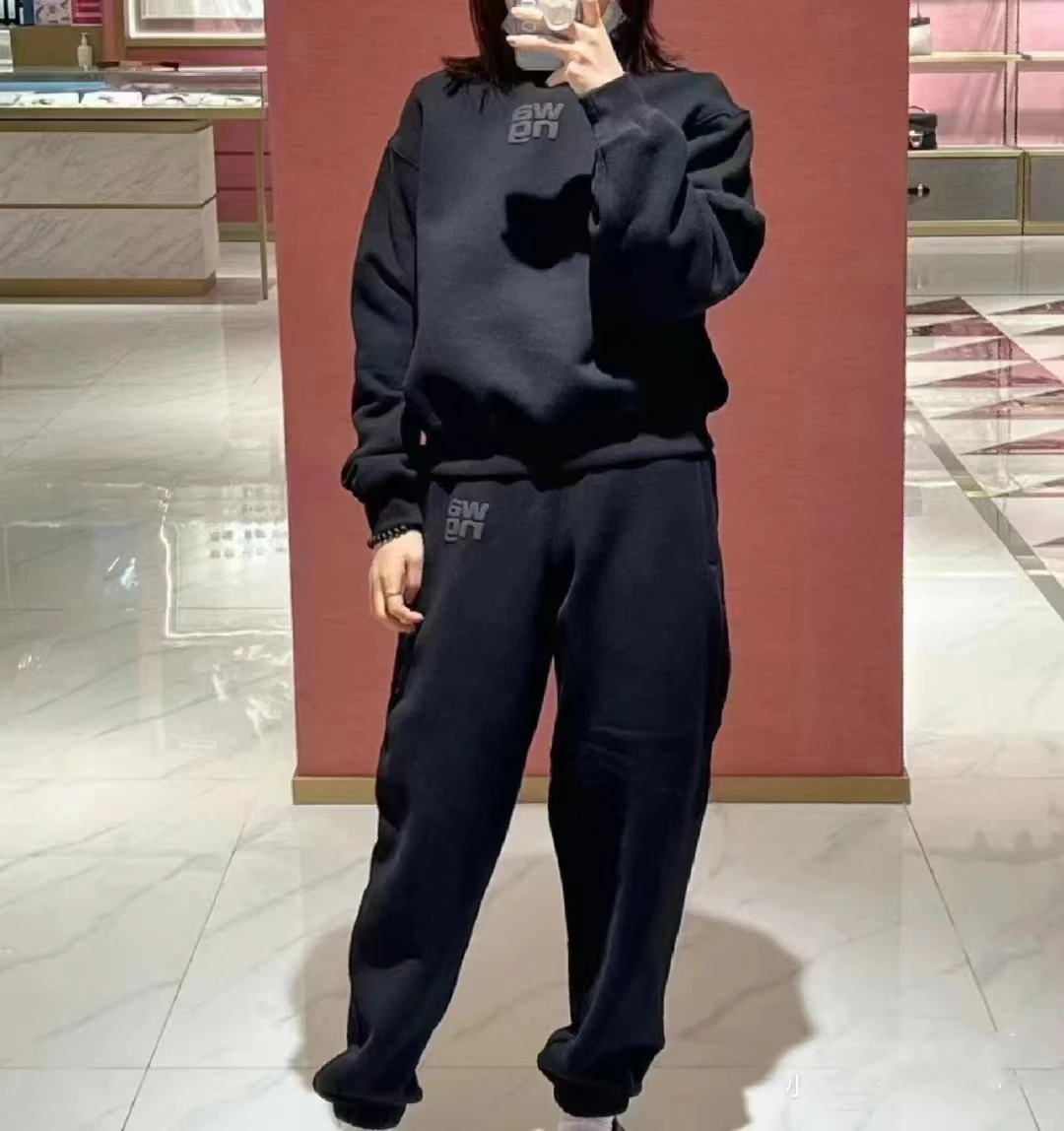2023 Brand New Letter Sweatshirt Suit Designer Luxury Loose Silhouette Round Neck Terry Macaroon Color High Quality Y2k.
2023 Brand New Letter Sweatshirt Suit Designer Luxury Loose Silhouette Round Neck Terry Macaroon Color High Quality Y2k.