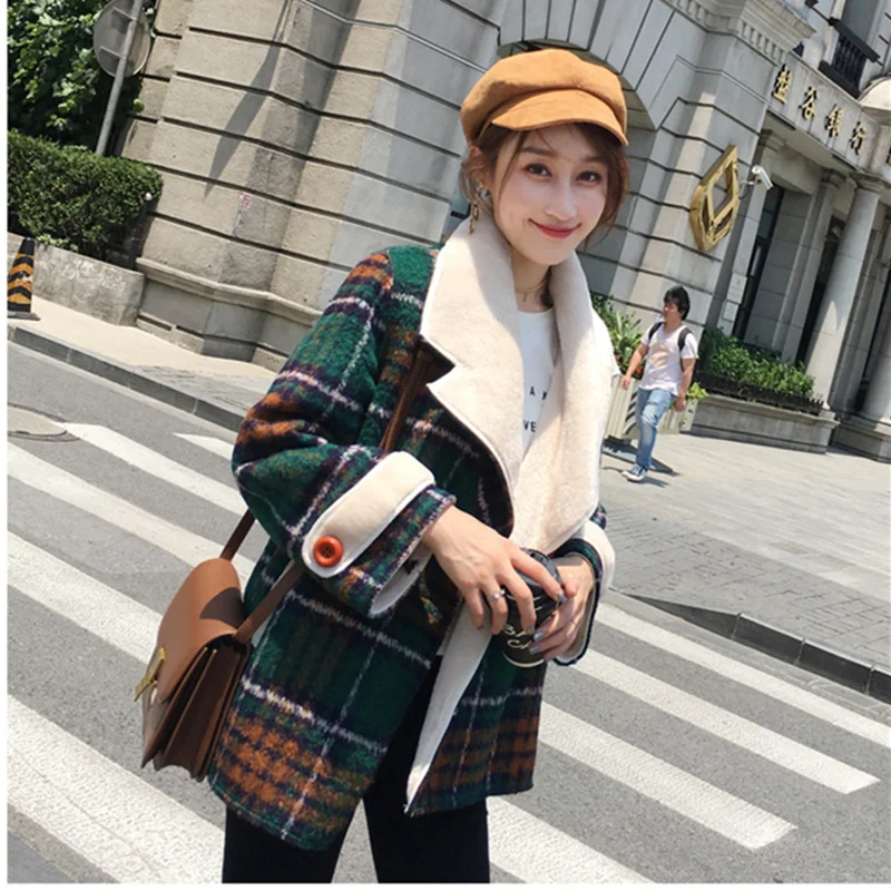 Winter Autumn Women New Plaid V-Neck Single Breasted Cloak Wool Female Loose Casual Fashion Comfortable Tweed Coat ZX1192
Winter Autumn Women New Plaid V-Neck Single Breasted Cloak Wool Female Loose Casual Fashion Comfortable Tweed Coat ZX1192
