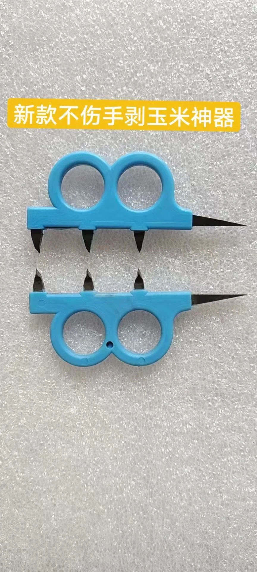 New Type of Hand Friendly Corn peeling Artifact Iron Nail Manual Peeling Device, Household Farm Bag New Type of Corn Peeler 
New Type of Hand Friendly Corn peeling Artifact Iron Nail Manual Peeling Device, Household Farm Bag New Type of Corn Peeler