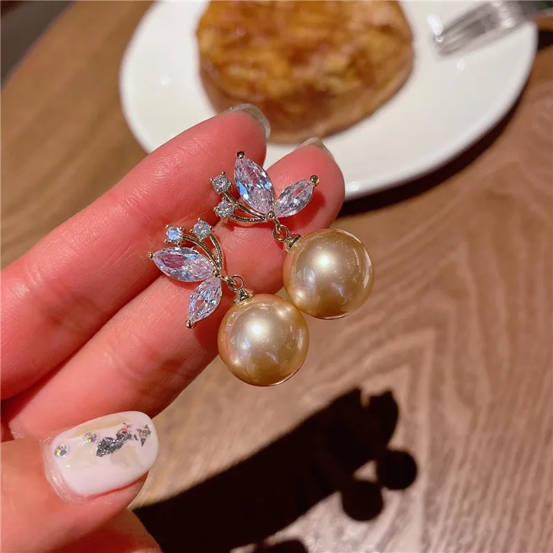 Classic Butterfly Shiny Crystal Jewelry Temperament Senior Drop Earring Contracted Sweet Fine Pearl Fashion Earrings For Women
Classic Butterfly Shiny Crystal Jewelry Temperament Senior Drop Earring Contracted Sweet Fine Pearl Fashion Earrings For Women