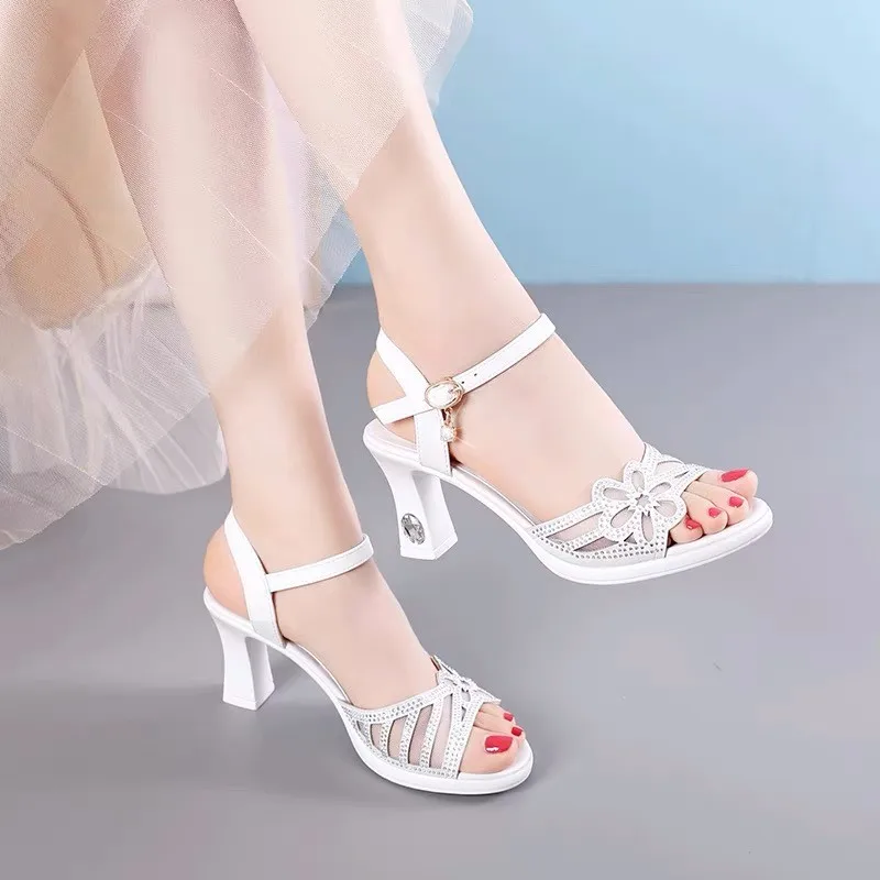 Plus Size 35-40 Block Heel Platform Sandals Women Wedding Shoes Summer 2021 Elegant Leather High Heels Ladies Office
Plus Size 35-40 Block Heel Platform Sandals Women Wedding Shoes Summer 2021 Elegant Leather High Heels Ladies Office