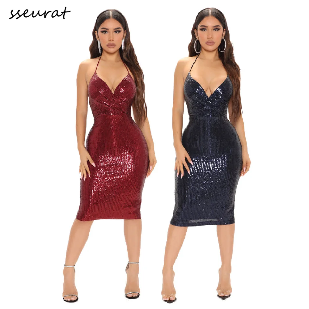 Женское блестящее платье-миди с глубоким V-образным вырезом и открытой спиной
Женское блестящее платье-миди с глубоким V-образным вырезом и открытой спиной