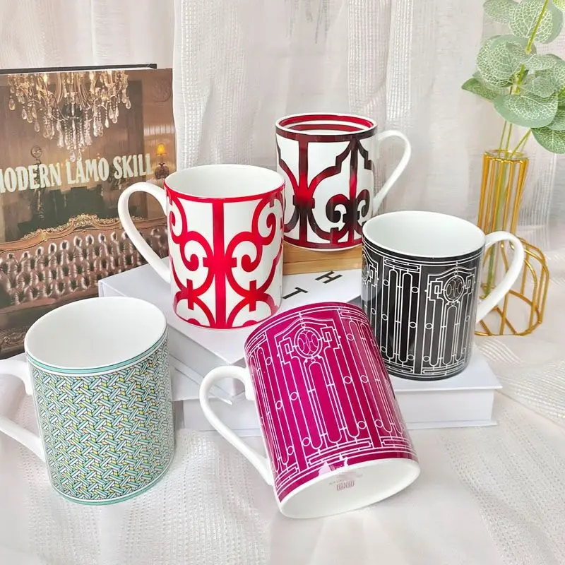 Porcelain Mug Cafe Tea Milk Cups Bone China Coffee Drinkware Water Mugs With Golden Spoon Birthday Gift New Arrival 2021
Porcelain Mug Cafe Tea Milk Cups Bone China Coffee Drinkware Water Mugs With Golden Spoon Birthday Gift New Arrival 2021