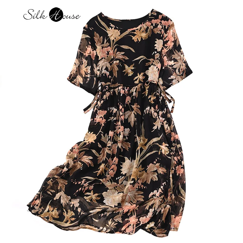 2022 Summer New Silk Dress Mulberry Silk Black Retro Flower Double Side Waist Shrinking Thin Big Swing Women Fashion Dress
2022 Summer New Silk Dress Mulberry Silk Black Retro Flower Double Side Waist Shrinking Thin Big Swing Women Fashion Dress