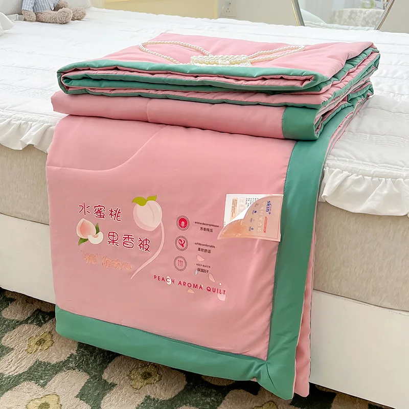 Персиковое волокно весенне-летнее одеяло розовое Персиковое ароматическое одеяло приятное для кожи машинная стирка и стирка двойное летнее одеяло
Персиковое волокно весенне-летнее одеяло розовое Персиковое ароматическое одеяло приятное для кожи машинная стирка и стирка двойное летнее одеяло
