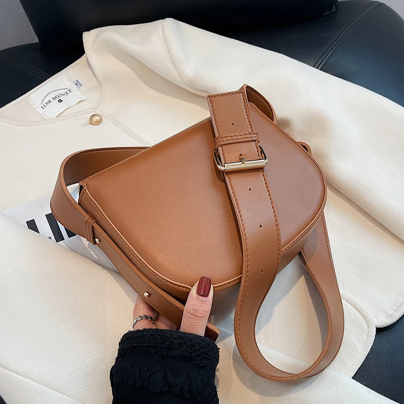 Premium Texture Retro Small Bag Female 2022 Summer New Classic Messenger Bag Wide Shoulder Strap Shoulder Bag Saddle Bag
Premium Texture Retro Small Bag Female 2022 Summer New Classic Messenger Bag Wide Shoulder Strap Shoulder Bag Saddle Bag
