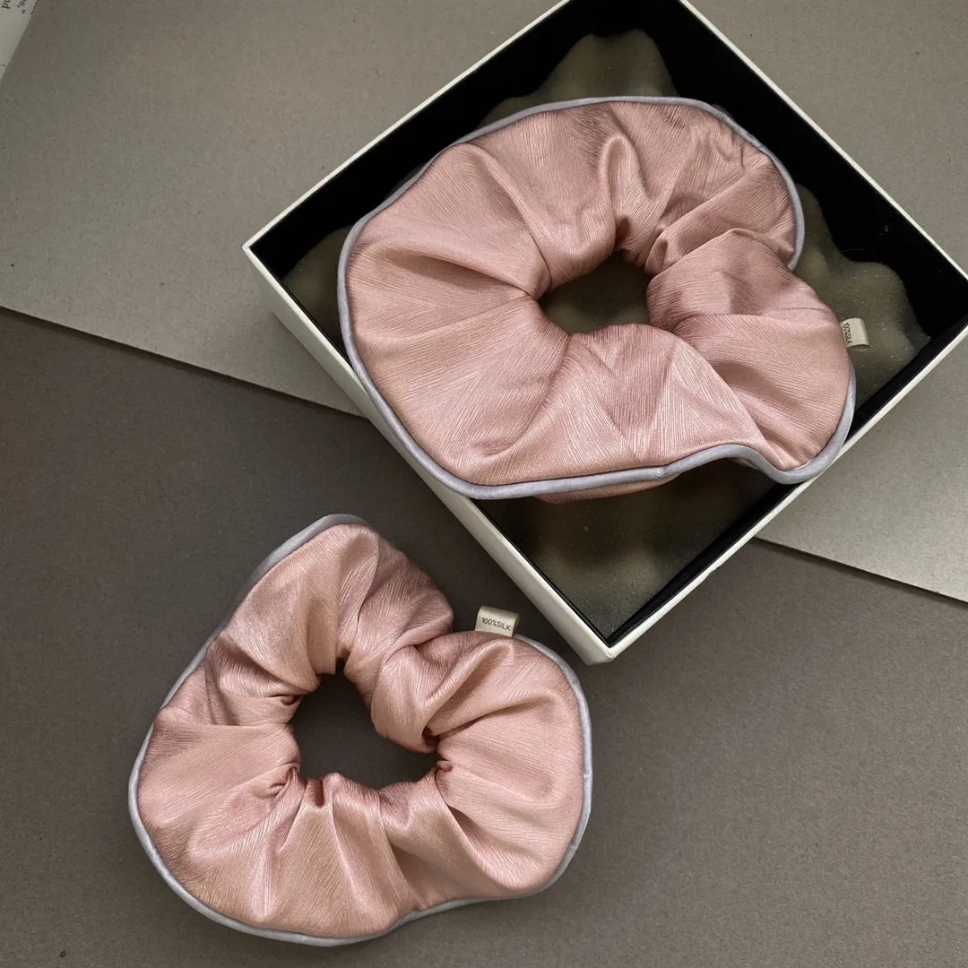 100% real silk hair circle large intestine pink Scrunchies for Hair high-end trendy ins. Small crowd design Fashion Girls
100% real silk hair circle large intestine pink Scrunchies for Hair high-end trendy ins. Small crowd design Fashion Girls