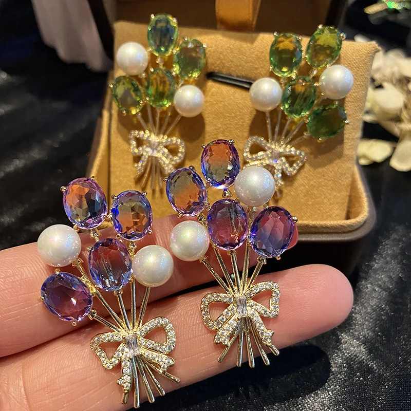 2022 Luxury Zircon Bowknot Crystal Hanging Earring for Women Trend Pearl Nobleman Statement Party Dress Boutique Jewelry Gift
2022 Luxury Zircon Bowknot Crystal Hanging Earring for Women Trend Pearl Nobleman Statement Party Dress Boutique Jewelry Gift