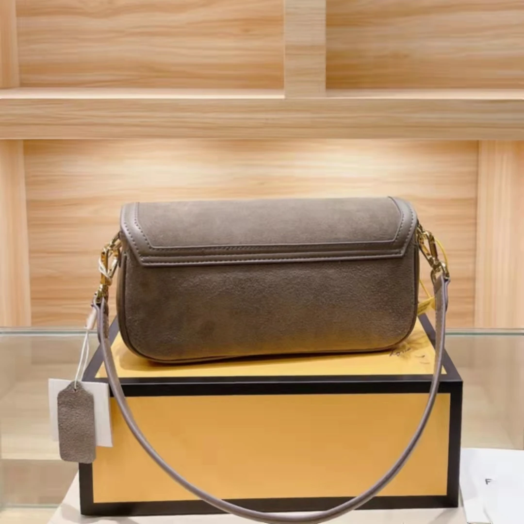 Luxury designer autumn new product corduroy stitching leather lock buckle ladies handbag messenger bag high quality high-end
Luxury designer autumn new product corduroy stitching leather lock buckle ladies handbag messenger bag high quality high-end