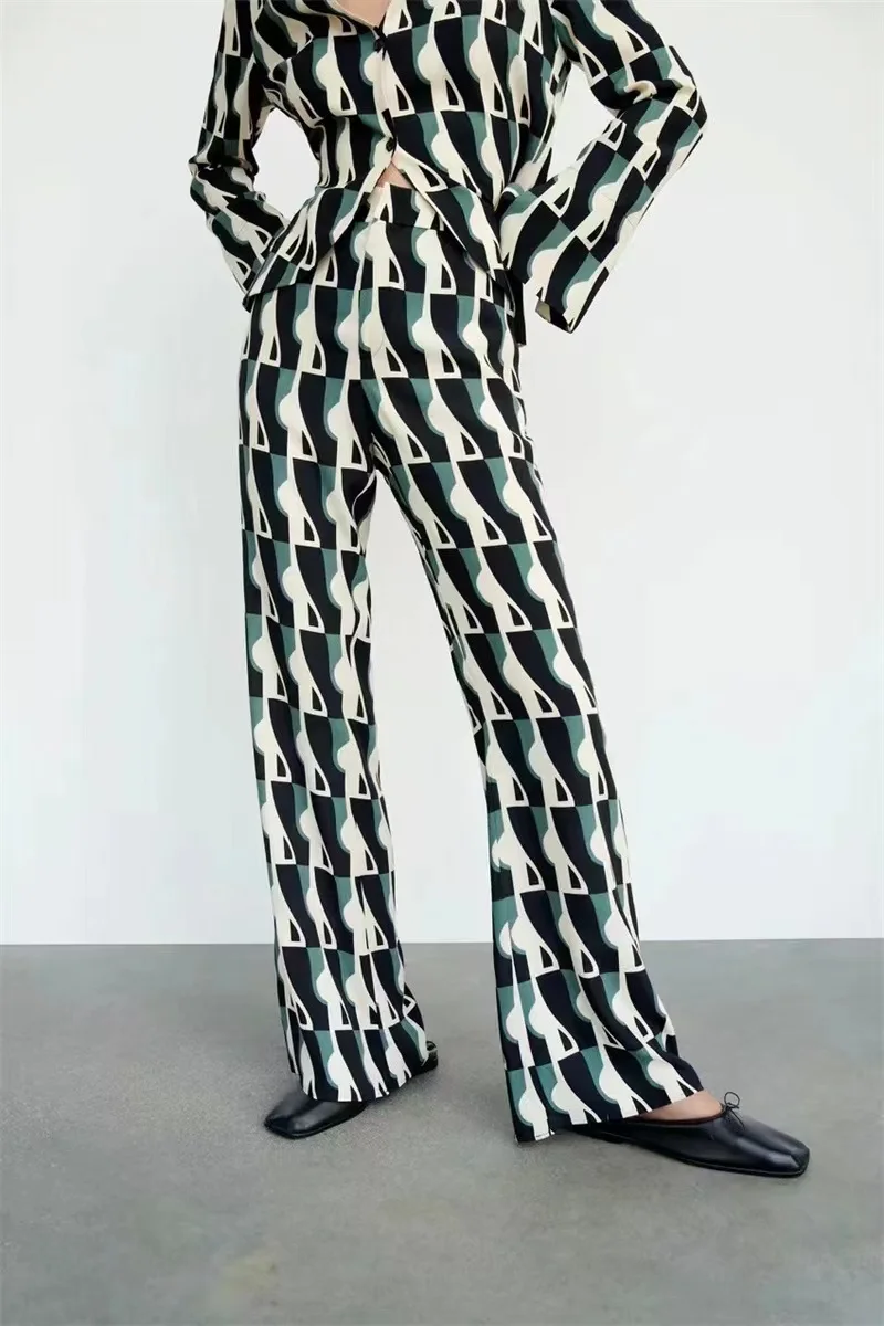 2022 Chic Geometric Print Vintage Women Suits V Neck Oversized Shirts Women and High Waist Straight Pants Fashion Set
2022 Chic Geometric Print Vintage Women Suits V Neck Oversized Shirts Women and High Waist Straight Pants Fashion Set