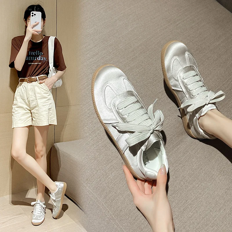 Летние и осенние новые модные маленькие белые туфли, Повседневные Удобные туфли на плоской подошве, простая спортивная женская обувь для бега
Летние и осенние новые модные маленькие белые туфли, Повседневные Удобные туфли на плоской подошве, простая спортивная женская обувь для бега