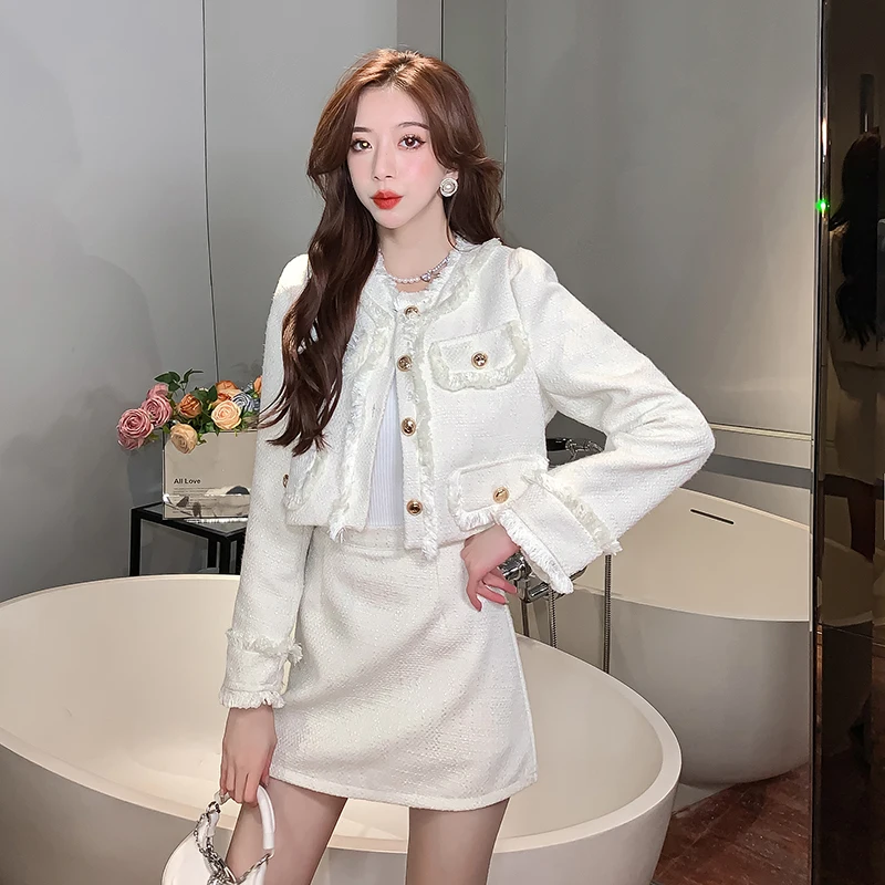 Runway Fall Elegant Tweed Women High Quality Long Sleeve Top Tassel Woolen Jacket Coat + Slim Mini Skirts Two Pieces Set Suit
Runway Fall Elegant Tweed Women High Quality Long Sleeve Top Tassel Woolen Jacket Coat + Slim Mini Skirts Two Pieces Set Suit