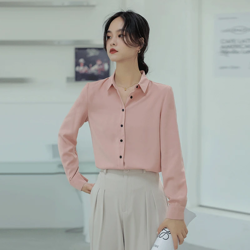 2022 autumn shirt women's clothing Korean design commuter long-sleeved high-end professional office lady polo-neck casual blouse
2022 autumn shirt women's clothing Korean design commuter long-sleeved high-end professional office lady polo-neck casual blouse