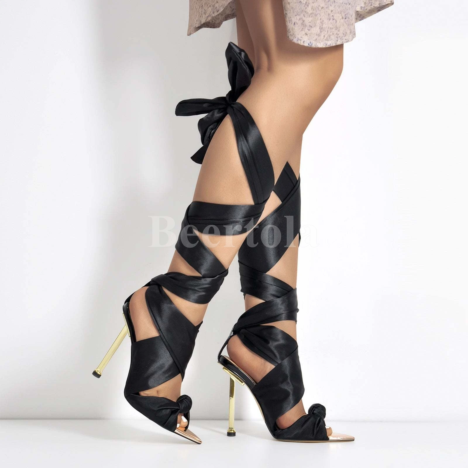 Woman Pointed Toe Super High Heel Sandals Peep Toe Gold-Plated Heel Bowknot Ankle Cross Straps Stiletto Lady Catwalk Show Shoes
Woman Pointed Toe Super High Heel Sandals Peep Toe Gold-Plated Heel Bowknot Ankle Cross Straps Stiletto Lady Catwalk Show Shoes