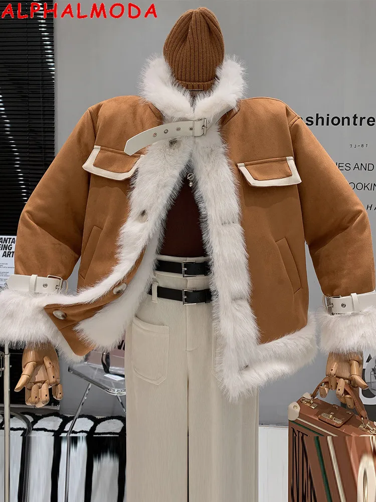 Женское утепленное пальто ALPHALMODA, из искусственного лисьего меха в стиле пэчворк, замшевая меховая подкладка с поясом на зиму 2022
Женское утепленное пальто ALPHALMODA, из искусственного лисьего меха в стиле пэчворк, замшевая меховая подкладка с поясом на зиму 2022