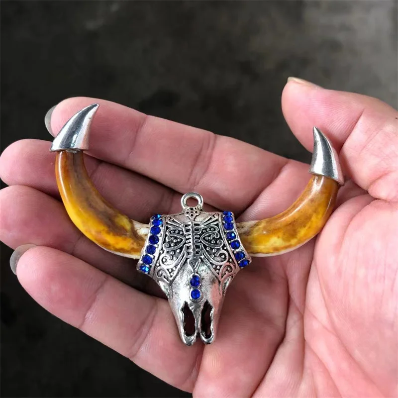 

Mai Chuang/ Antique Tibetan Silver Inlaid Boar Tooth Wolf Tooth Cow Head Necklace Pendant Fashion Jewelry Men Women Couple Gift