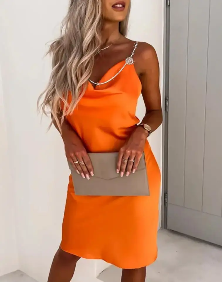 Women's Dresses 2022 Summer Fashion Rhinestone Chain Strap Cowl Neck Sexy Backless Satin Plain Midi Party Straight Dress
Women's Dresses 2022 Summer Fashion Rhinestone Chain Strap Cowl Neck Sexy Backless Satin Plain Midi Party Straight Dress