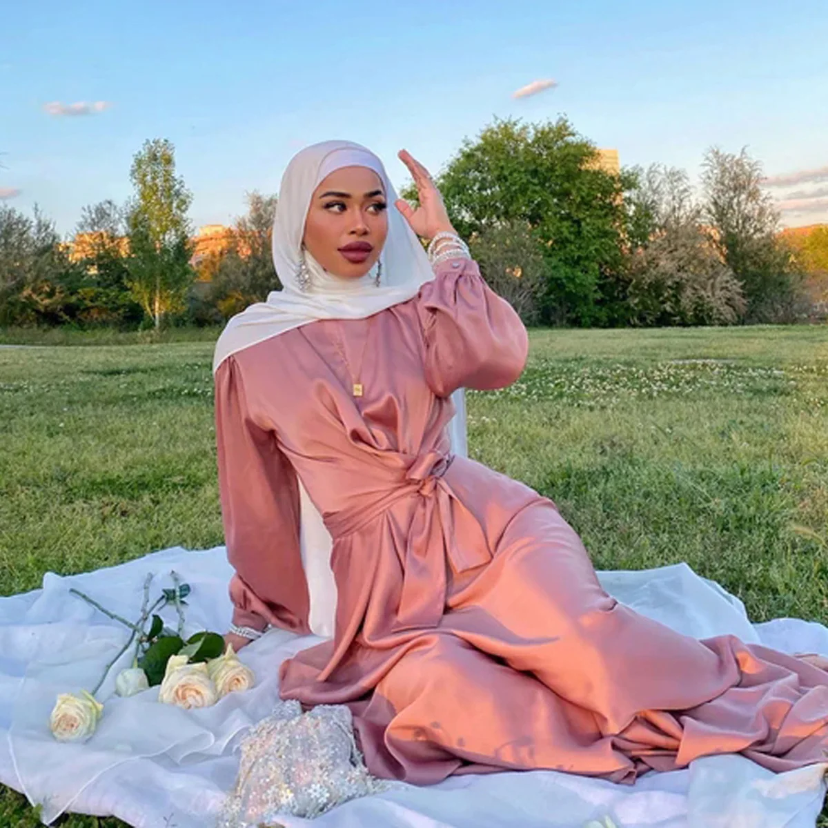 Eid Mubarak, атласная абайя, мусульманский хиджаб, платье с запахом на талии, летние модели, африканские платья Дубая, Турция, ислам, кафтан, Халат
Eid Mubarak, атласная абайя, мусульманский хиджаб, платье с запахом на талии, летние модели, африканские платья Дубая, Турция, ислам, кафтан, Халат