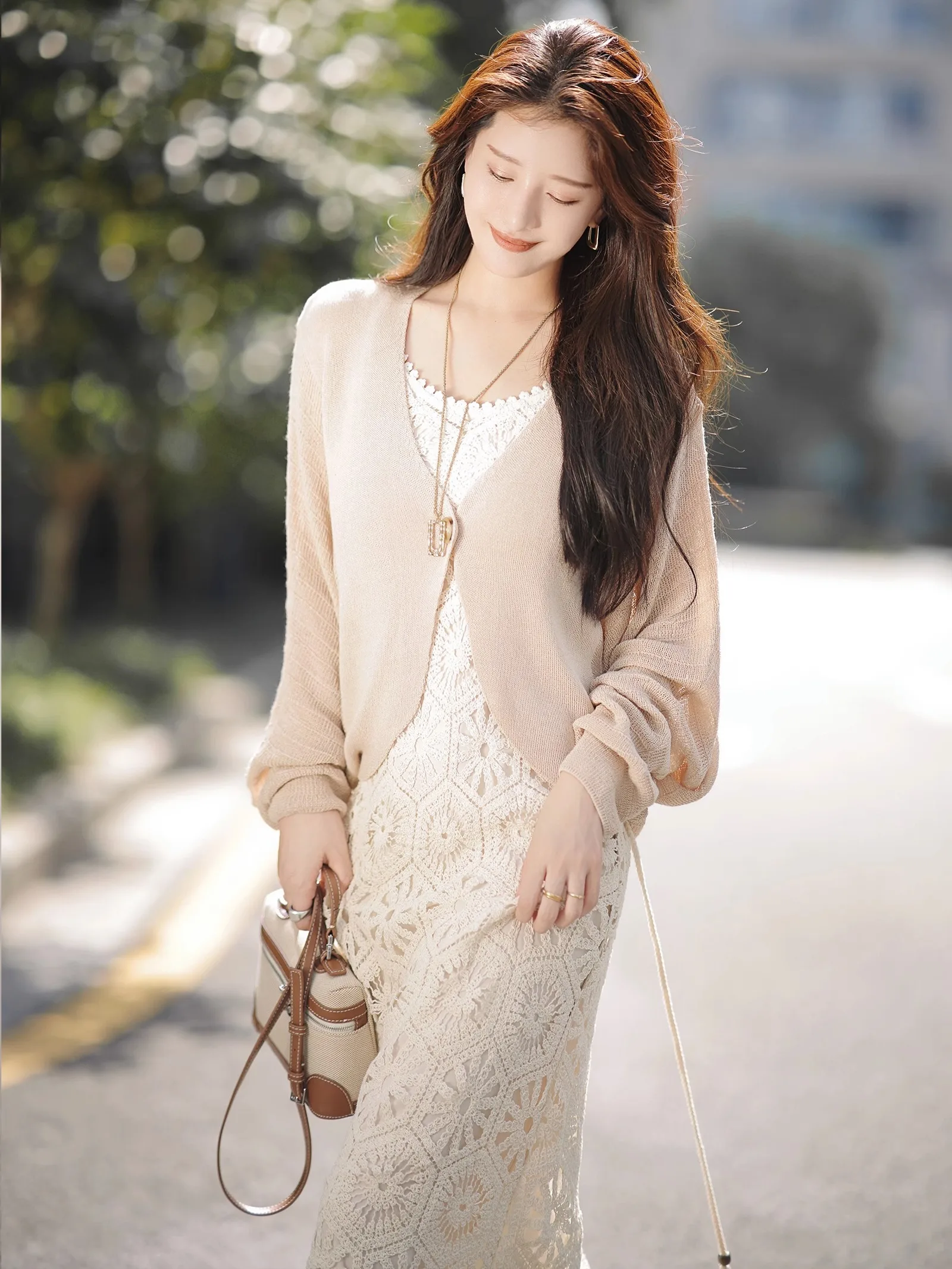 Трикотажный кардиган на одной пуговице с длинным рукавом и V-образным вырезом, модная женская одежда 2023
Трикотажный кардиган на одной пуговице с длинным рукавом и V-образным вырезом, модная женская одежда 2023