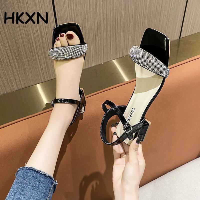 Женские босоножки с кристаллами, на квадратном каблуке, Размеры 35-43
Женские босоножки с кристаллами, на квадратном каблуке, Размеры 35-43