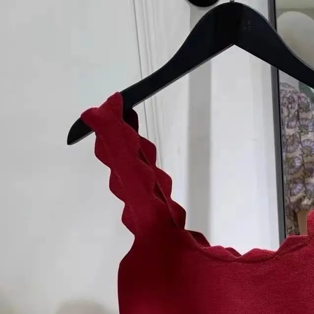 Женский однотонный облегающий топ на бретелях-слингах с квадратным вырезом без рукавов Короткие пикантные летние топы 2023
Женский однотонный облегающий топ на бретелях-слингах с квадратным вырезом без рукавов Короткие пикантные летние топы 2023