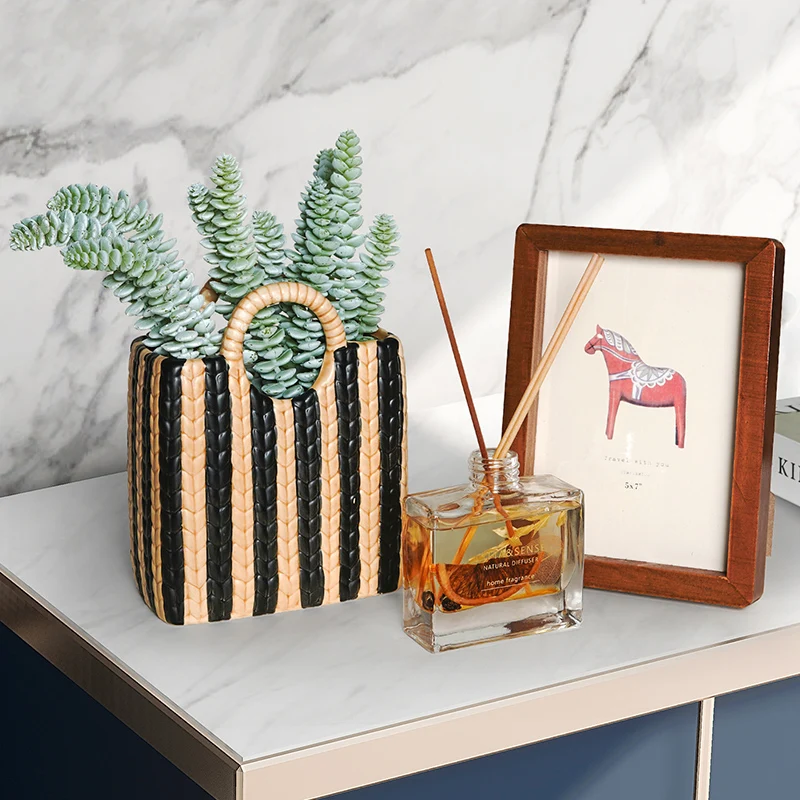 Nordic Ceramics Stripe Handbag Vase Home Decoration Accessories Flower Arrangement Container Wedding Vases for Table Decorations
Nordic Ceramics Stripe Handbag Vase Home Decoration Accessories Flower Arrangement Container Wedding Vases for Table Decorations