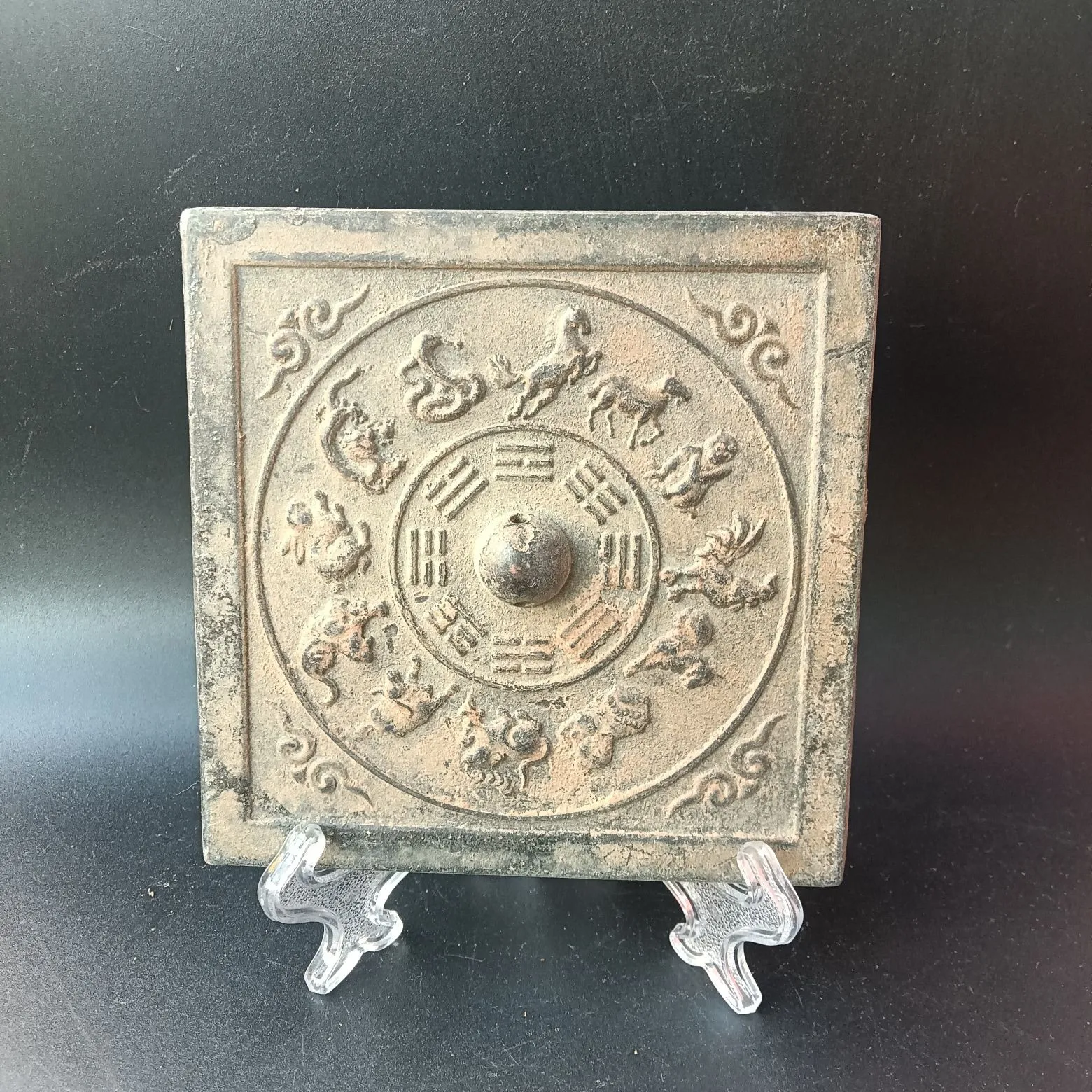 Античная имитация двенадцати зодиаков восемь тройных граммов, бронзовое зеркальное украшение, аксессуары для украшения дома, для гостиной, коллекционные столы
Античная имитация двенадцати зодиаков восемь тройных граммов, бронзовое зеркальное украшение, аксессуары для украшения дома, для гостиной, коллекционные столы