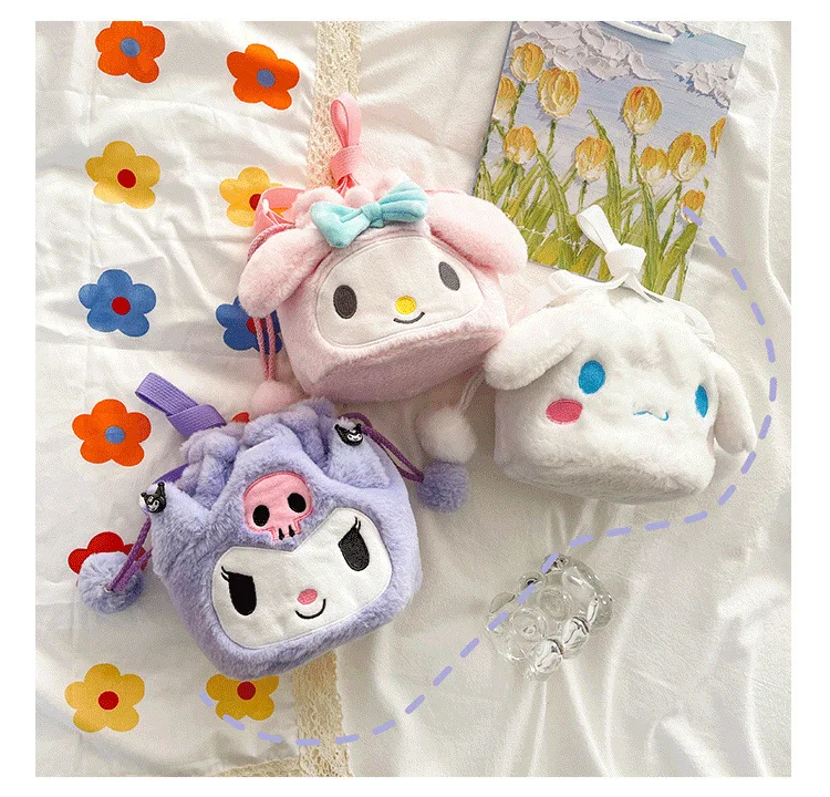17 см Новинка Kawaii Kuromi Melody Cinnamoroll аниме серия короткая плюшевая сумка-мессенджер на одно плечо нулевой кошелек детские игрушки подарки
17 см Новинка Kawaii Kuromi Melody Cinnamoroll аниме серия короткая плюшевая сумка-мессенджер на одно плечо нулевой кошелек детские игрушки подарки